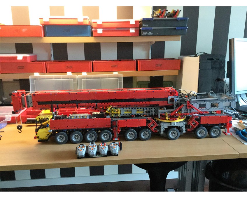 MOC 7909 Crane Undercarriage Designed By peteria