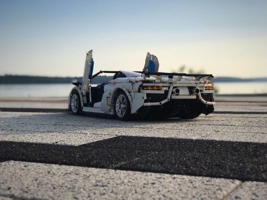 MOC 17698 Lamborghini Aventador SVJ Roadster by Loxlego