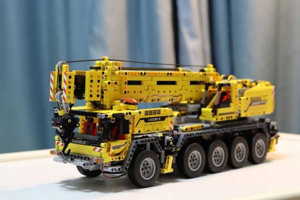 Review MouldKing 13107 Ultimate 42009 Mobile Crane MK Compatible MOC 0853