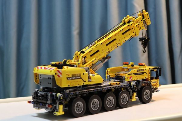 Review MouldKing 13107 Ultimate 42009 Mobile Crane MK Compatible MOC 0853