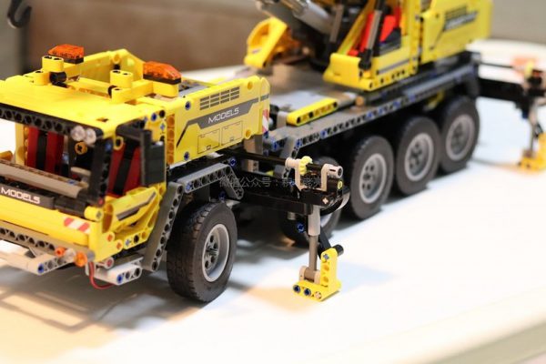 Review MouldKing 13107 Ultimate 42009 Mobile Crane MK Compatible MOC 0853