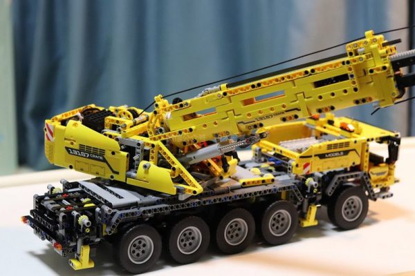 Review MouldKing 13107 Ultimate 42009 Mobile Crane MK Compatible MOC 0853