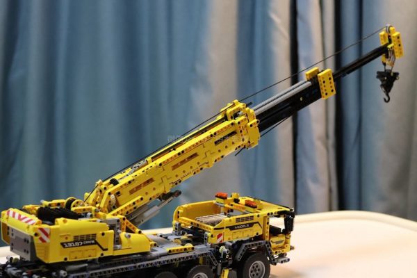 Review MouldKing 13107 Ultimate 42009 Mobile Crane MK Compatible MOC 0853