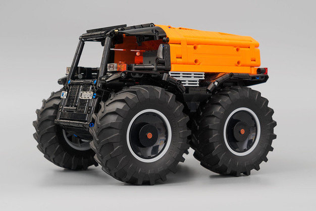 MOC 10677 Technic SHERP ATV by KevinMoo