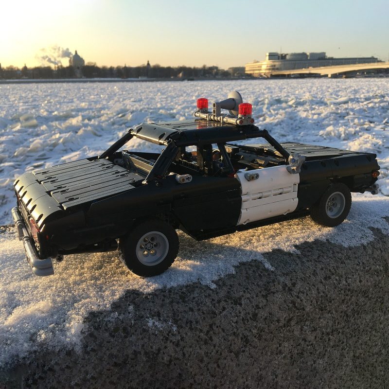 MOCBRICKLAND MOC 63403 Classic Police Car 5 800x800 1
