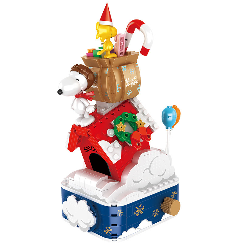 CACO S010 Snoopy Gingerbread House 2